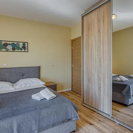 Queen Jelena - Happy Apartamento Galižana