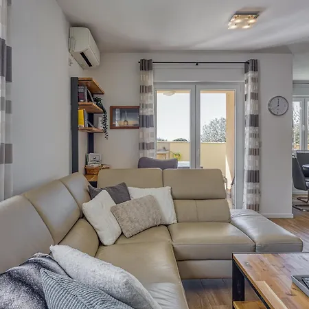 Queen Jelena - Happy Apartment *