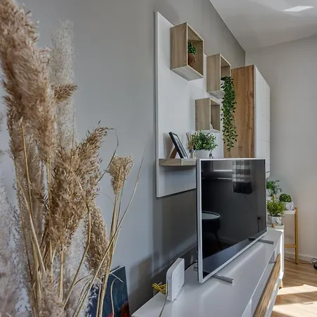Queen Jelena - Happy Apartment *