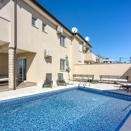 Queen Jelena - Happy Apartment Galizana